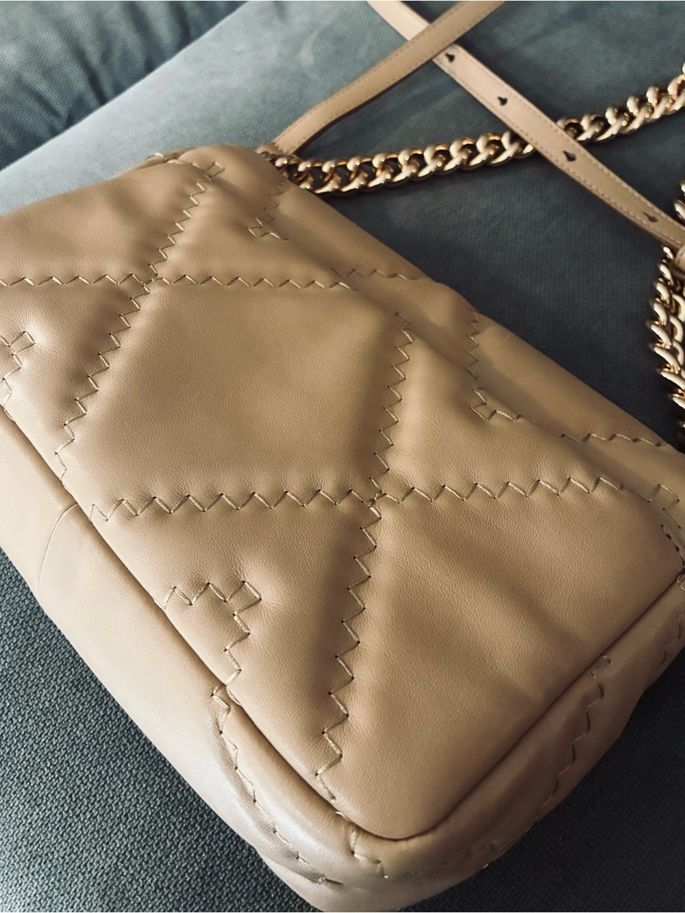 Marc Jacobs The Mini J Marc Quilted Leather Shoulder Bag Beige Gold Chain - Picture 3 of 5